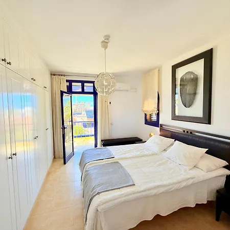 Cozy Corner Close To Beach, Golf And Shopping Vakantiehuis