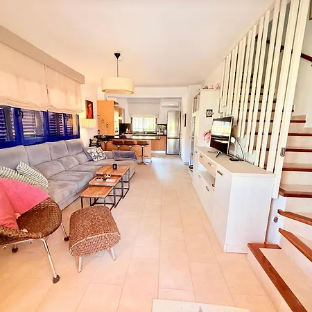 Cozy Corner Close To Beach, Golf And Shopping *