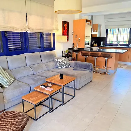 Cozy Corner Close To Beach, Golf And Shopping Ferienhaus