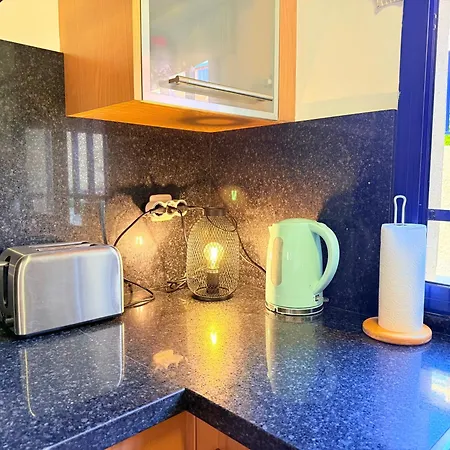 Cozy Corner Close To Beach, Golf And Shopping *